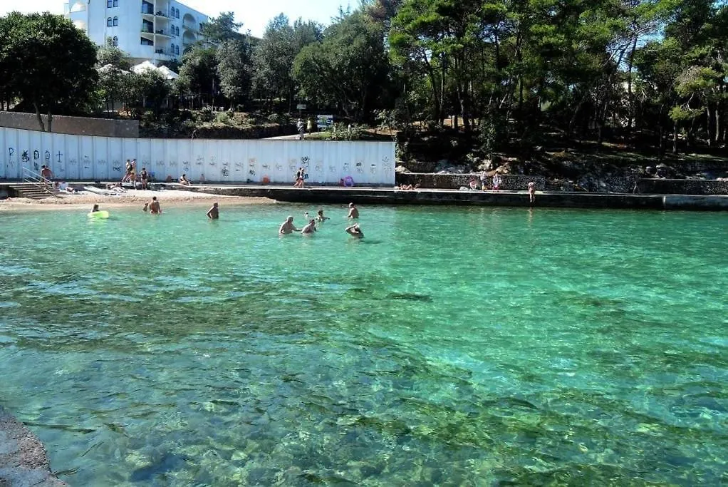 Buena Vista Malinska #2 Apartment 0*,  Croatia